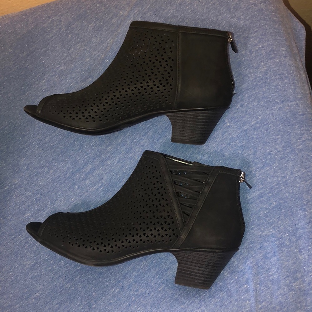 Easy street black steff booties ⁉️